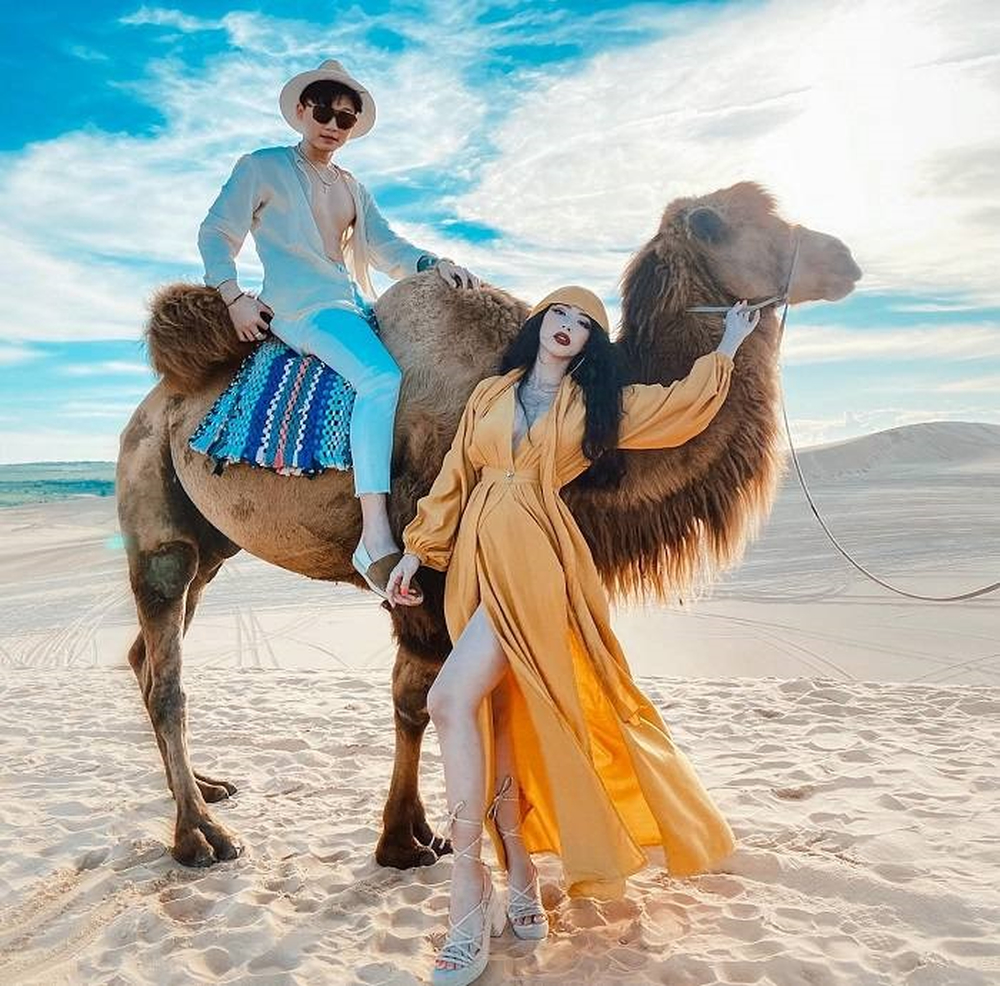 Cưỡi lạc đà tại Bàu Trắng